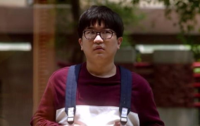 娱乐圈吃瓜背景图女男主,瓜田里的爱情纠葛